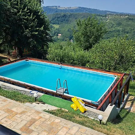 Nyaraló Teja Ledince